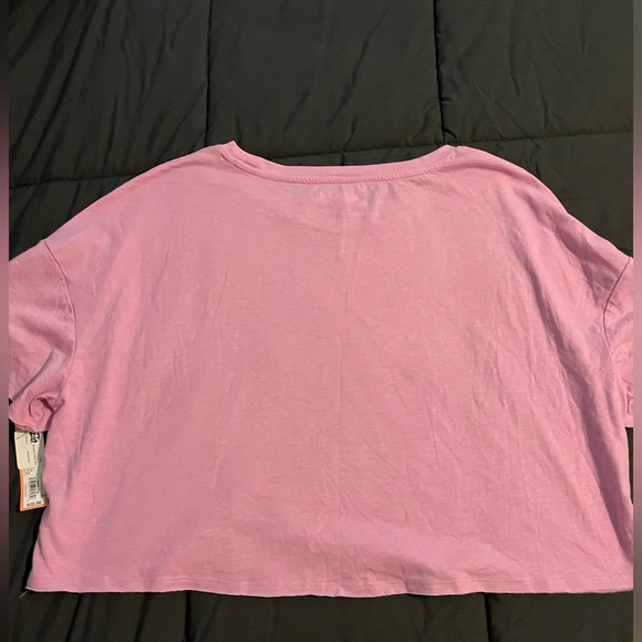 Colsie Boxy Cropped Tee - Picture 8 of 10